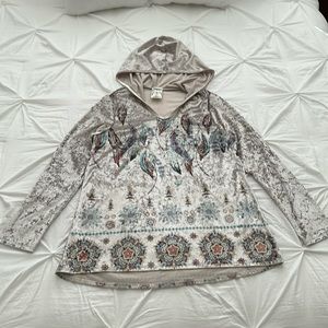 Silver long sleeve velvet hoodie with colorful feathers and designs size L.